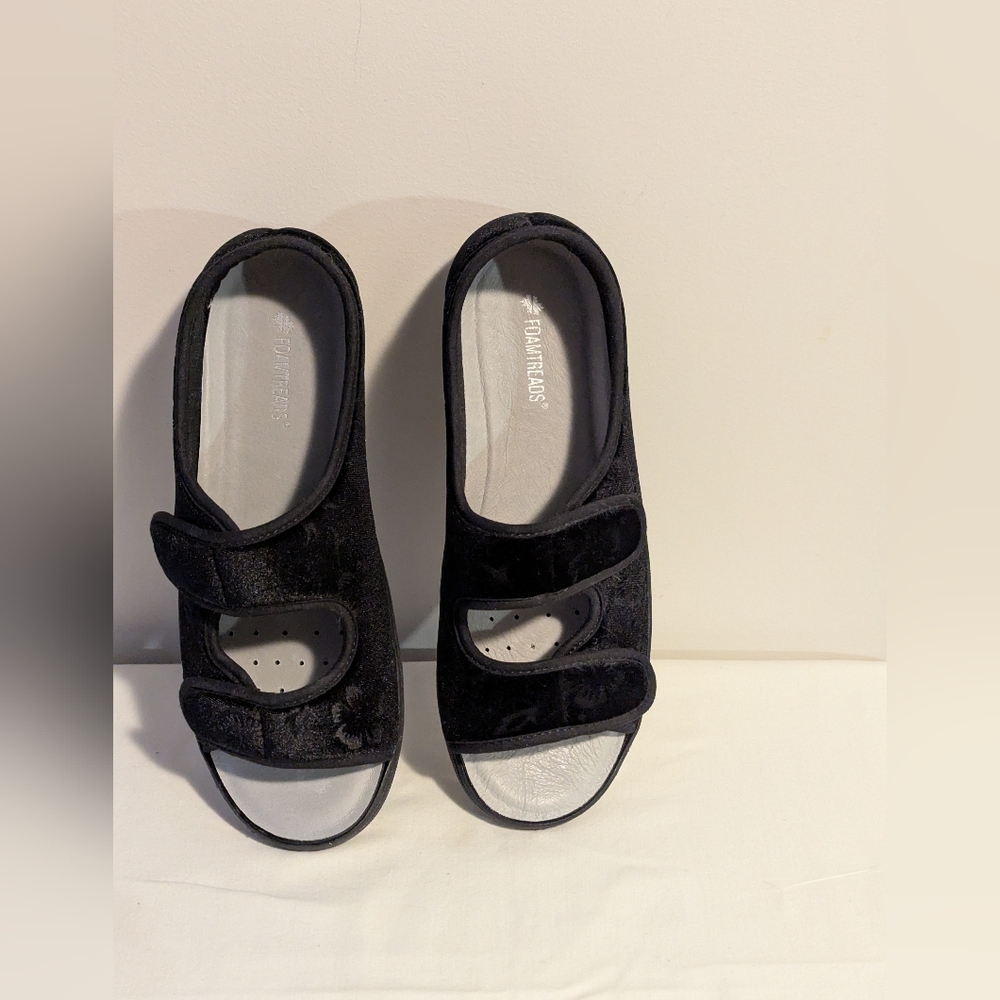 FoamTread Women's Adjustable With Hook And Loop Straps . Slip In Shoes. GUC.